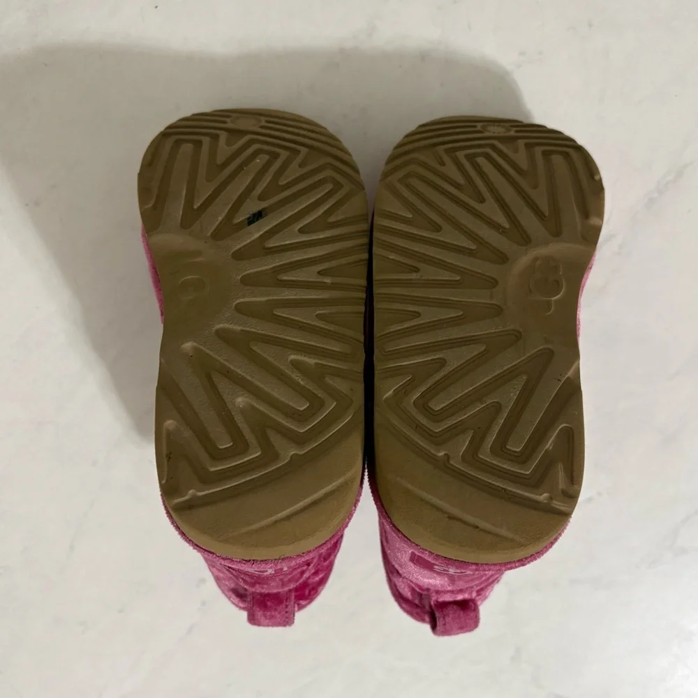 UGG Girls Size 1 Classic Mini II Pink Velvet Ankle Boots Colorful Preppy Retro